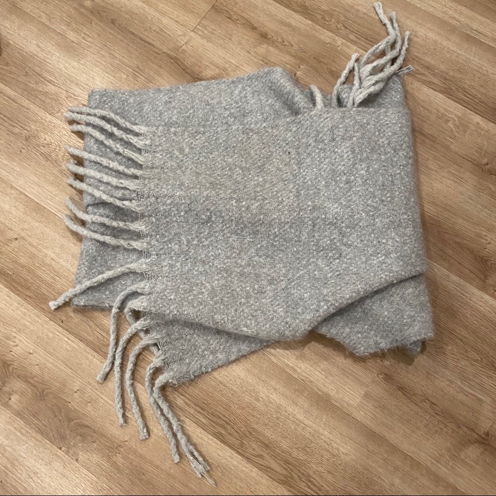 Oversized urban outfitters scarf